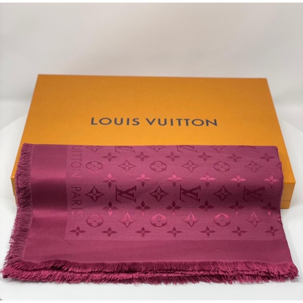 ❗️SOLD ❗️Louis Vuitton monogram shawl wine red M71359